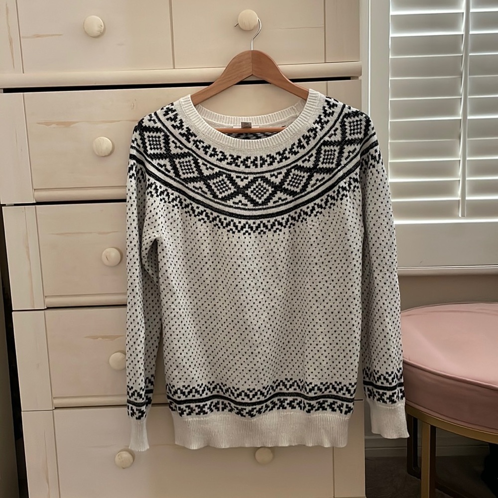 Beautiful medium LOFT sweater